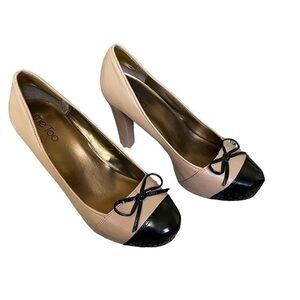 5/$25 Me Too Leather 3” heel with platform size 7M